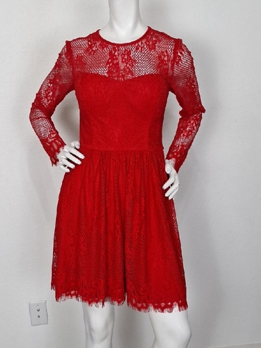 Guess Red Floral Lace Open Back Romantic Coquette Long Sleeve Dress Size 6